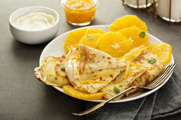 Quelle est la meilleure manière de faire des crêpes Suzette flambées au Grand Marnier?
