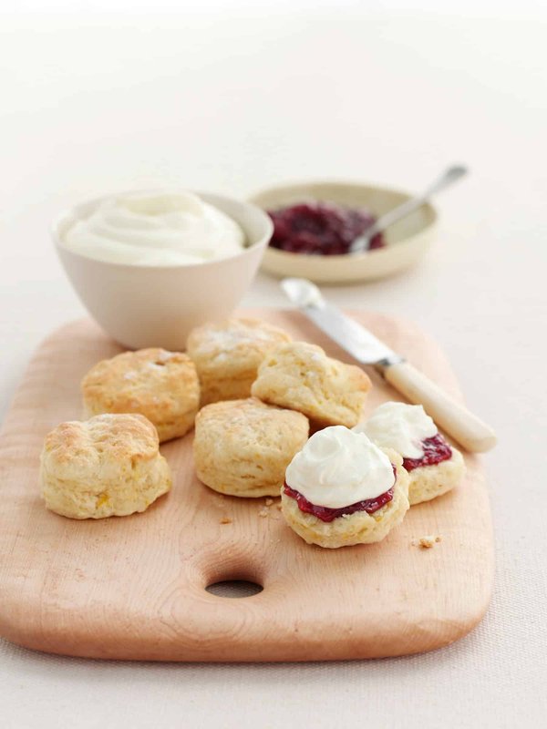 Quelles sont les astuces pour préparer des scones anglais bien dorés et moelleux?